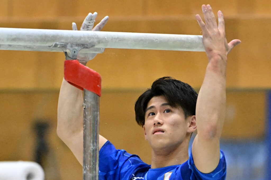 パンデミックにより延期された3年前の東京大会で、19歳で金メダルを獲得し、オリンピック史上最年少の男子総合チャンピオンとなった橋本（AFP＝時事）