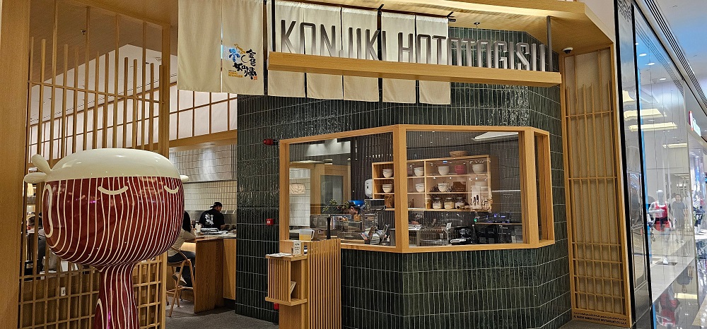 ドバイのモール・オブ・エミレーツにあるUAE1号店の開店1周年を記念して、山本シェフが考案したユニークなメニューが登場。
