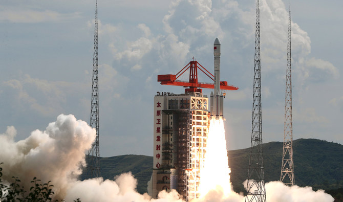 火曜日、中国北部の山西省にある太原衛星発射センターから、新しい衛星群を搭載した改良型「長征6号」ロケットが飛び立った。(AFP＝時事）