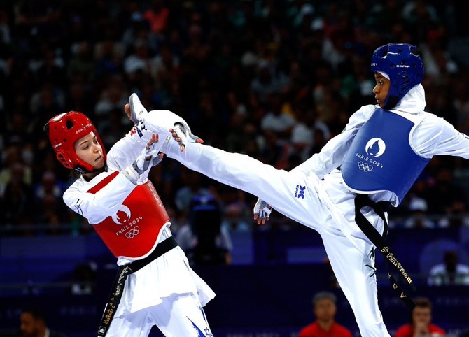 イスラエルのアビシャグ・センベルグと対戦するドゥニャ・アブタレブ。