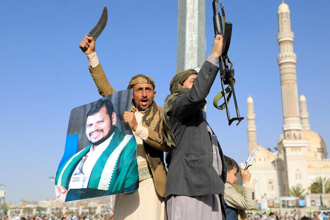 イランの支援を受けたフーシ派がイエメン北部の大部分を掌握した2014年以来、イエメンは内戦に巻き込まれている。上は2024年1月12日、サヌアのフーシ派。(AFP＝時事）