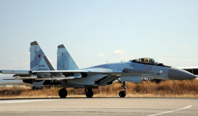 2019年9月26日、シリアの地中海沿岸に近いフメイミムのロシア軍基地に着陸するロシアのスホーイSu-35戦闘機。(AFP=時事)
