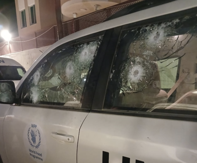 WFPは、イスラエルの検問所に近づいた車両が被弾したため、ガザ地区全域での活動を一時中断した。(WFP)。