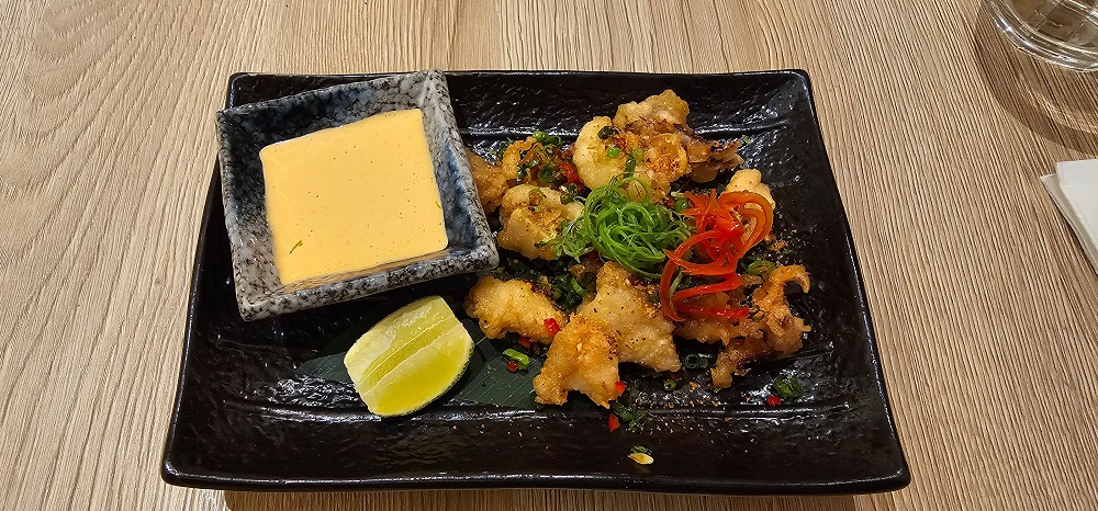 ドバイのモール・オブ・エミレーツにあるUAE1号店の開店1周年を記念して、山本シェフが考案したユニークなメニューが登場。