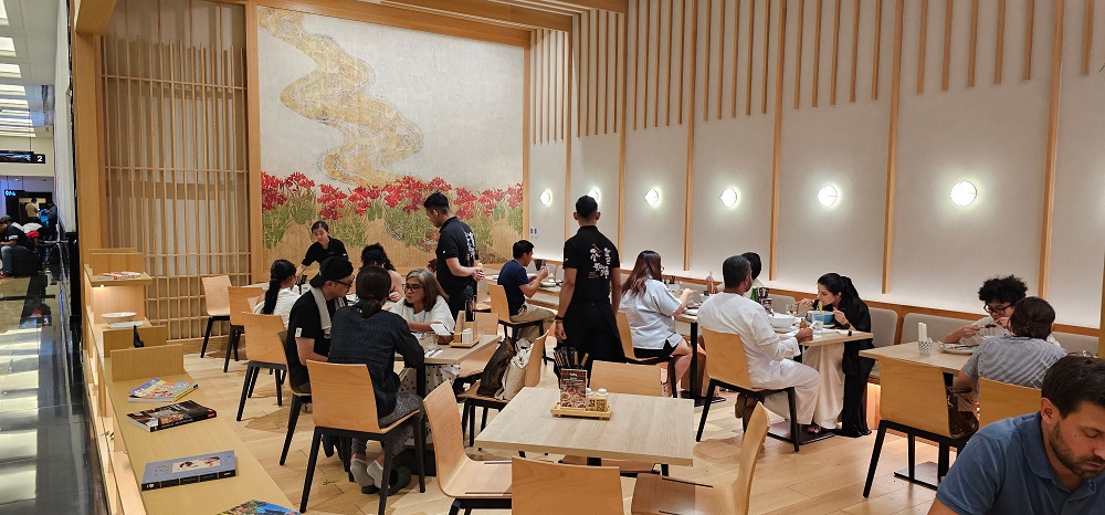 ドバイのモール・オブ・エミレーツにあるUAE1号店の開店1周年を記念して、山本シェフが考案したユニークなメニューが登場。