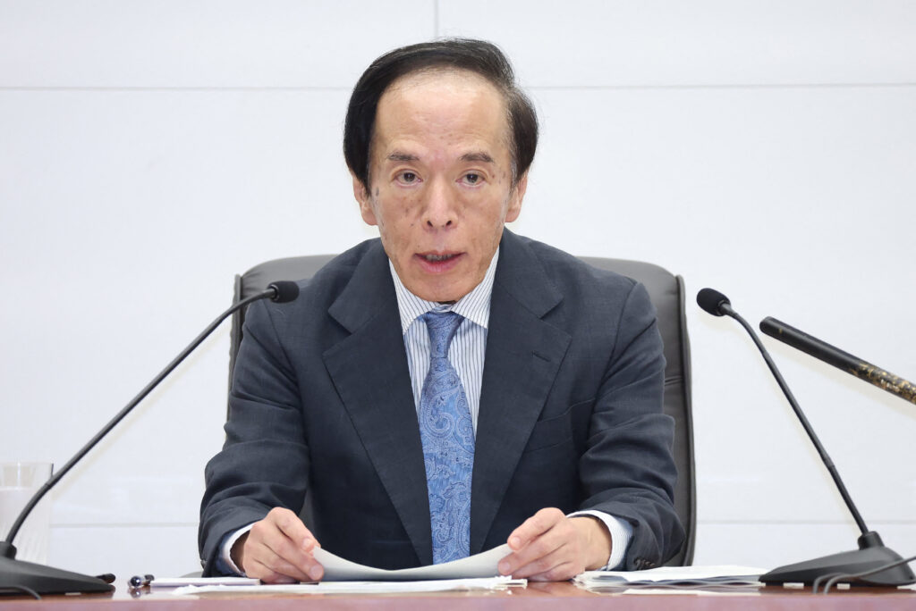 植田氏は国会で、市場の混乱は「米国経済の減速懸念が急速に広がった」ことが引き金になったと説明した。(AFP)
