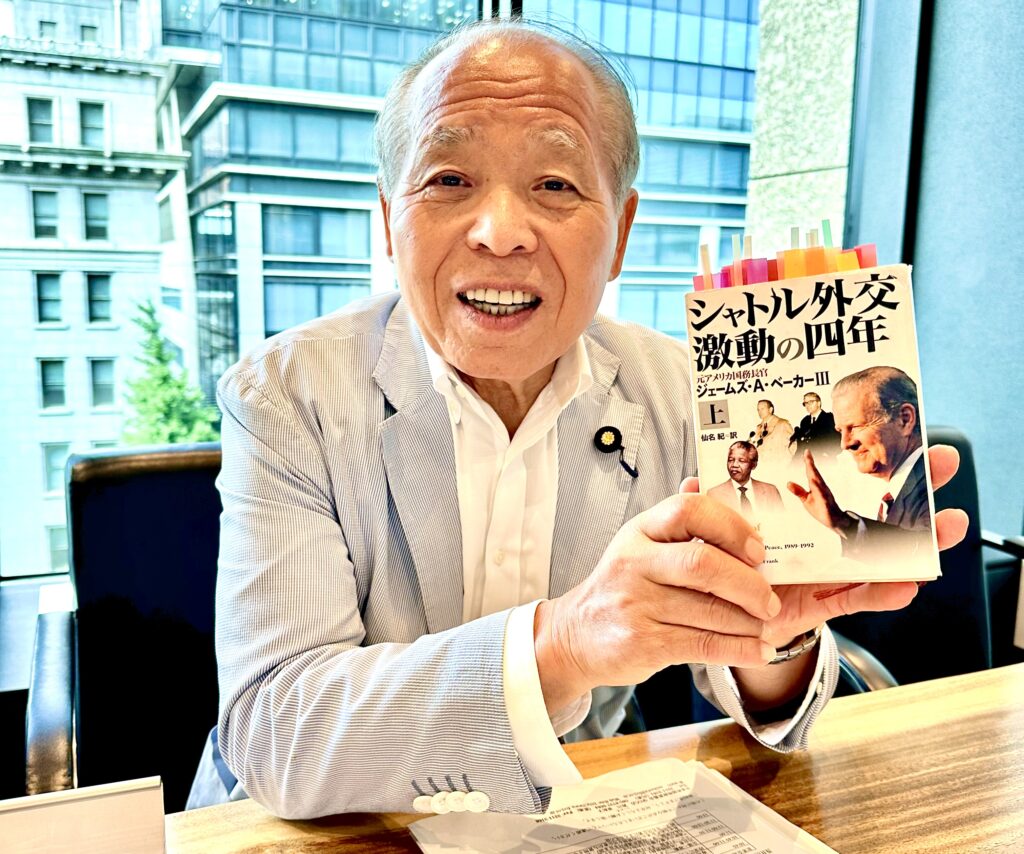 鈴木氏は記者会見で日ロ関係改善の方策について問われ、「3年前、ウクライナ問題が始まった5月、バイデン大統領は経済制裁すれば、ロシアは2カ月でギブアップだと言われた。(ANJ)