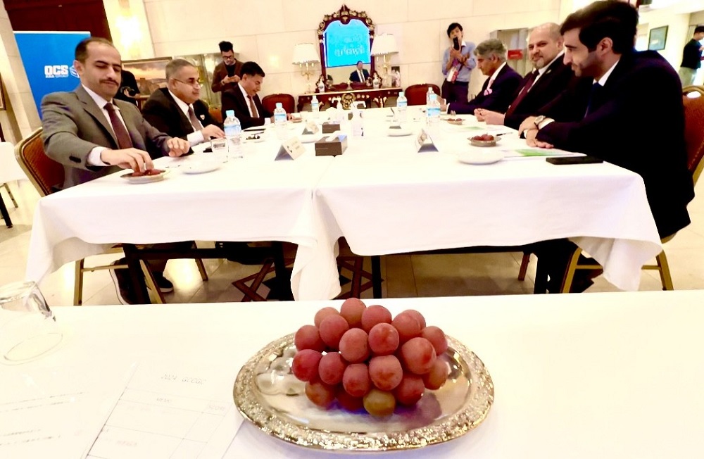東京の湾岸協力会議(GCC)諸国の大使が、オマーン大使館主催の貴重なブドウの試飲会に参加した。(ANJ)