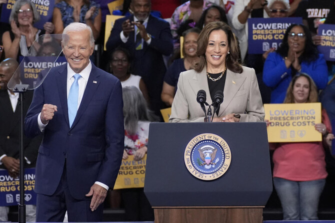 ラルゴで演説するジョー・バイデン大統領(左)とカマラ・ハリス副大統領。(ファイル/AP)