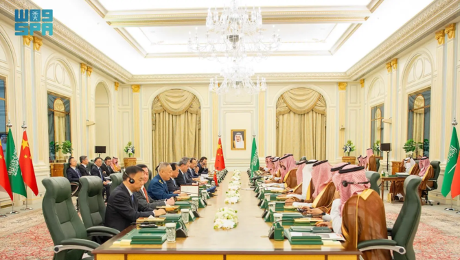サウジアラビアのムハンマド・ビン・サルマン皇太子と中国の李強首相は木曜日、サウジアラビアと中国のハイレベル合同委員会の第4回会合で議論を主導した。(SPA)