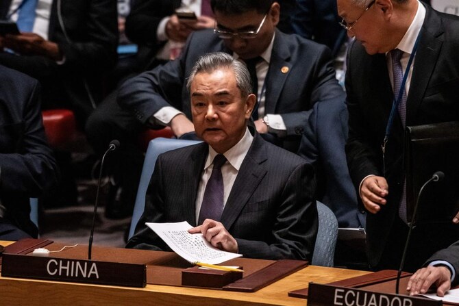 中国の王毅外相がニューヨークの国連安全保障理事会に到着。(ファイル/AFP)