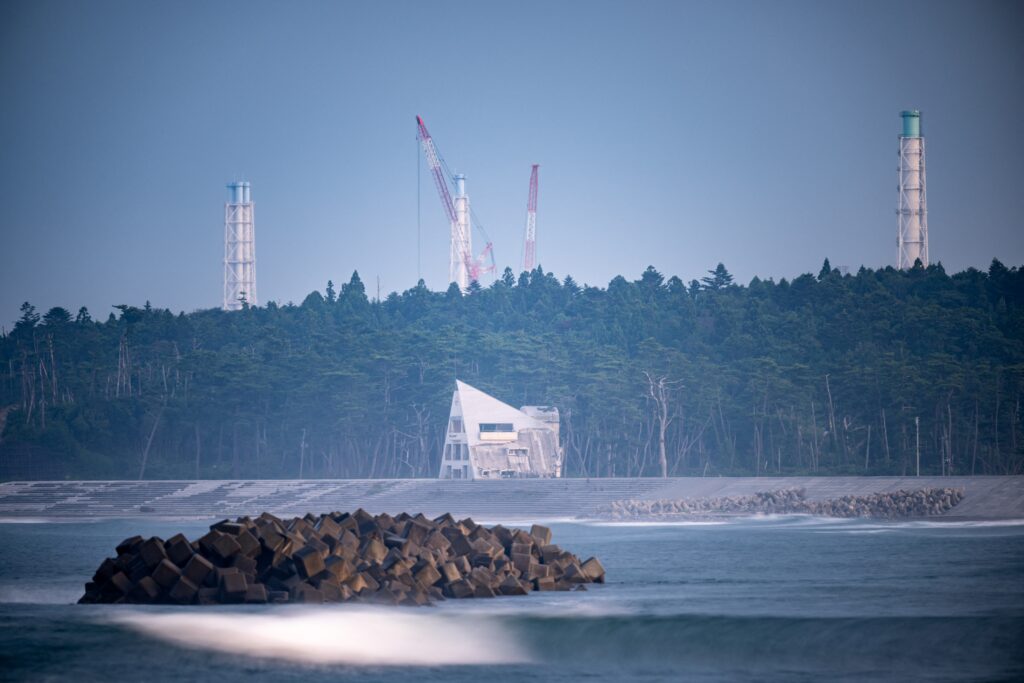先月末、東京電力は必要な機器の設置に関わる技術的な問題が発生したため、撤去作業を中断せざるを得なくなった。(AFP)。