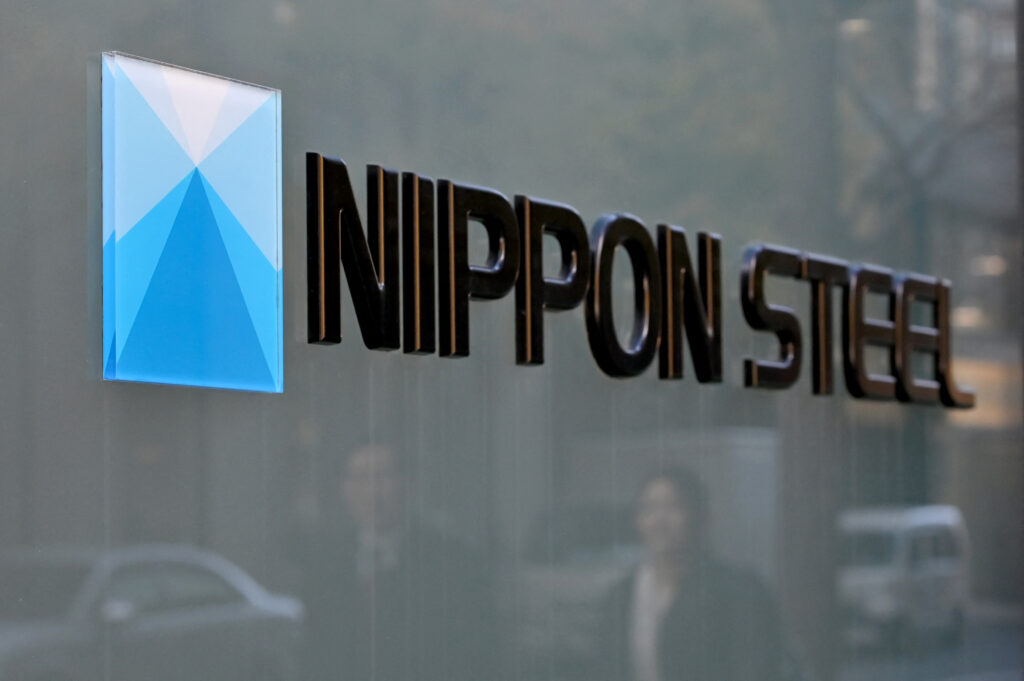 発表によると、第三者機関は日鉄が協約を順守すると表明し、買収後も投資や雇用維持を保証したことを評価。(AFP)