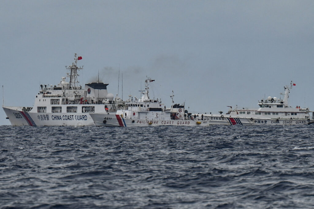 日本は先月、中国軍の海軍測量船が領空侵犯の直後に日本の領海に侵入したとして、中国に抗議した。(AFP通信)