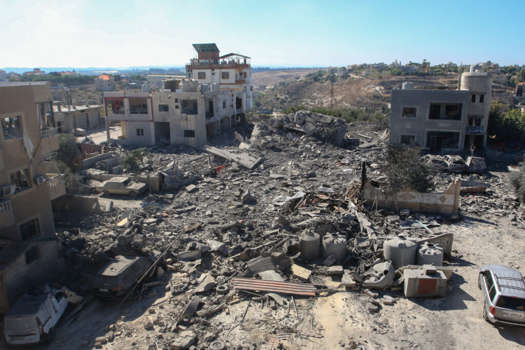 イスラエルの爆撃により、今週レバノンで数百人が死亡した。特にヒズボラの拠点で多数の死者が出ている。一方、過激派