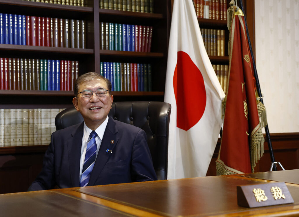北朝鮮による日本人拉致問題は、拉致被害者家族の高齢化が進む中、早期解決に向けて北朝鮮とどう向き合うか手腕が試される。(AFP)
