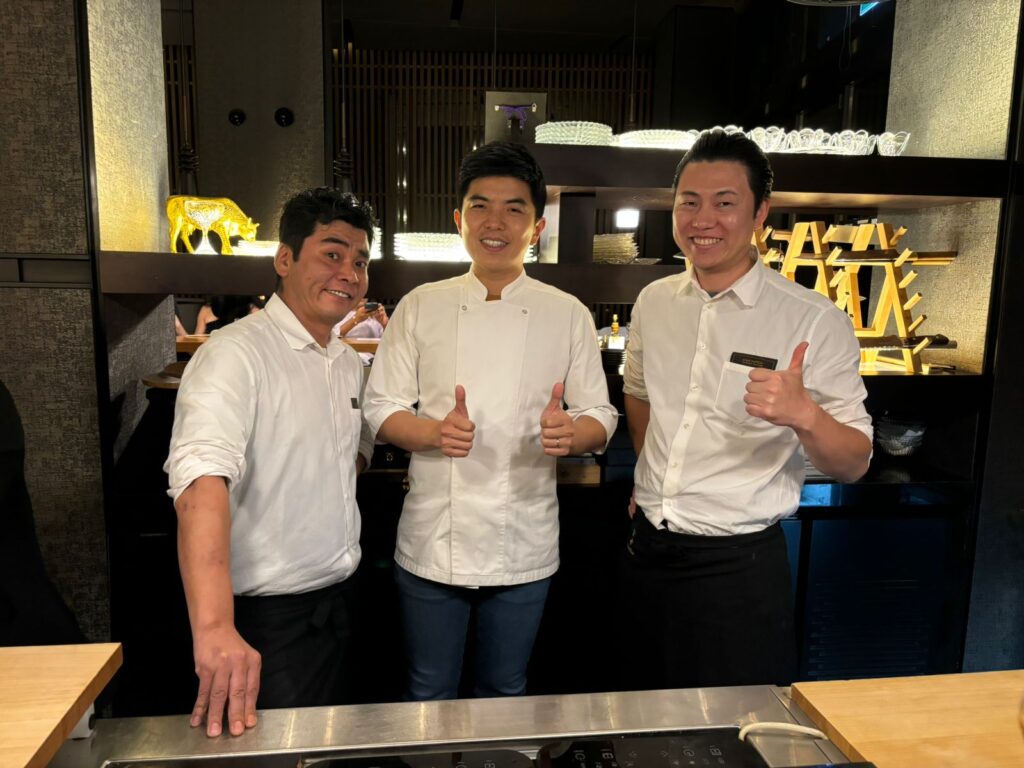 おまかせコースは、1人あたり約12万円(または3,000AED)で、日本料理とタイ料理を斬新な方法で組み合わせたユニークなメニューを提供した。(ANJ)