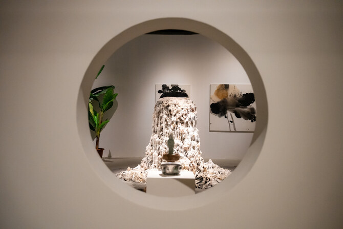 サウジアラビア現代美術館で、中国とアラブの文化の類似性を探る美術展が始まった。(AN 写真:Jafaar Al Saleh)