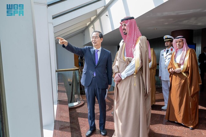 リヤド市長であるファイサル・ビン・アブドルアジーズ・ビン・アヤフ王子は、国際的なパートナーシップを構築し、都市開発に関する見識を得、テクノロジーを通じて生活の質を高めることを目的とした今回の韓国訪問を終えた。(SPA)