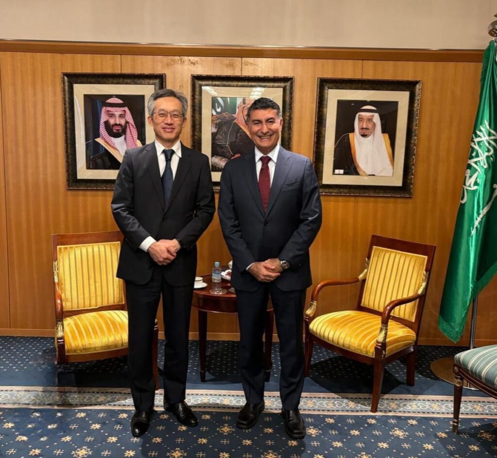 森野氏は、駐サウジアラビア日本大使に任命される前は、駐クウェート日本大使を務めていた。（X/@KSAembassyJP）
