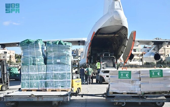 同機は、食料、医療、避難所用の資材など、不可欠な救援物資を輸送し、現在進行中の危機に影響を受けている人々を支援することを目的としている。（SPA）