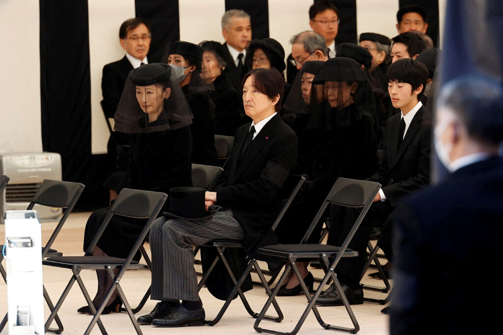 百合子妃の遺体は午後、東京都新宿区の落合火葬場で荼毘に付された。(ロイター)