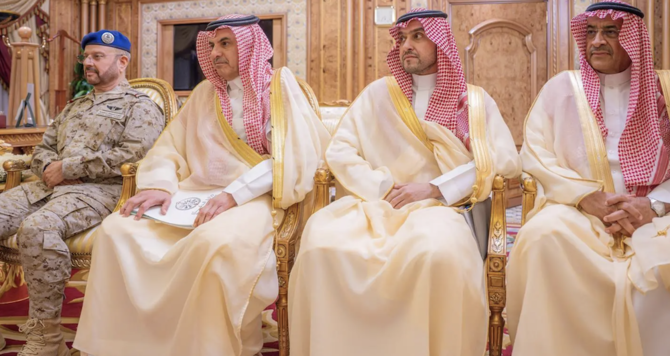 サウジアラビアのハーリド・ビン・サルマン王子国防大臣 日曜日、チャン・ホア駐王国大使。(SPA)