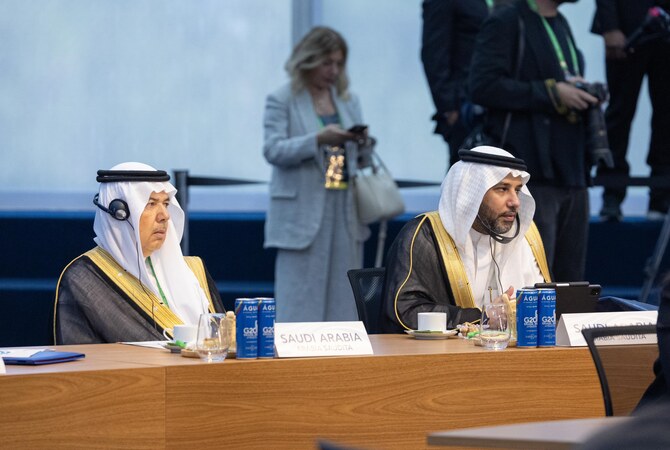 サウジアラビアの外務大臣は、火曜日の20カ国・地域（G20）会合で、世界のエネルギー安全保障と持続可能な開発を確保しつつ、エネルギー転換へのバランスのとれた包括的なアプローチの重要性を強調した。(SPA)