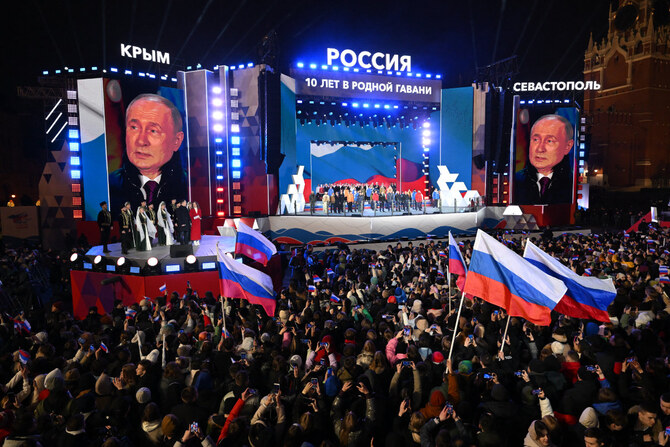 2024年3月18日、モスクワの赤の広場で行われたロシアのクリミア併合10周年を祝う集会とコンサートで、群衆に向かって演説するロシアのプーチン大統領。(AFP/ファイル)