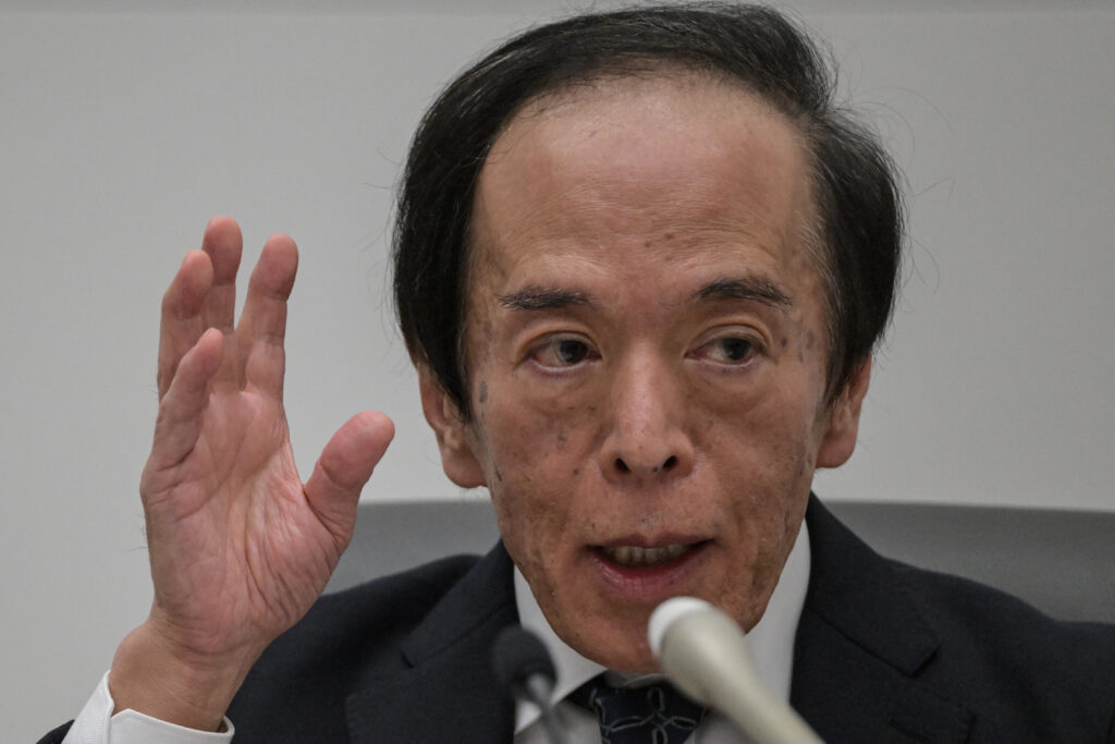 この発言は、日銀が次回会合（12月18-19日）にも短期政策金利を現行の0.25％から引き上げるのではないかとの市場の期待を強めるものだ。(AFP＝時事)