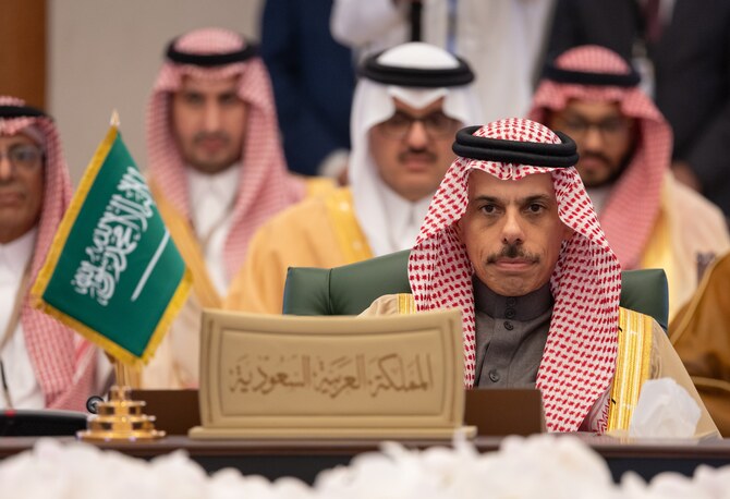サウジアラビア外相のファイサル・ビン・ファルハーン王子は、11月28日にクウェートで開催された湾岸協力会議(GCC)最高会議に先立って行われた準備閣僚会議に参加した。(SPA)