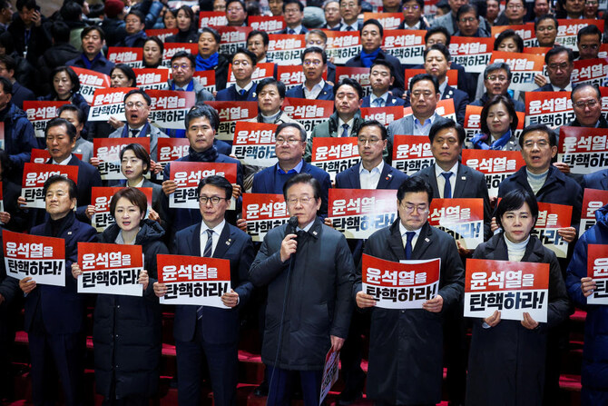 韓国の主要野党である民主党の李在明党首と議員たちは、尹錫烈（ユン・ソクヨル）大統領は即刻辞任するか、遅滞なく弾劾されなければならないと改めて主張した。(ロイター）