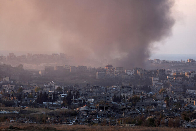 イスラエルとハマスの間でガザ紛争が続く中、イスラエル側から見たガザから立ち上る煙(2024年12月16日)。(ロイター)