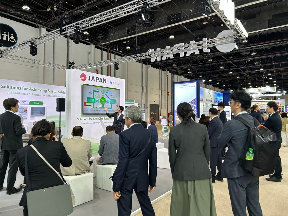 日本パビリオンには6社が出展した。
