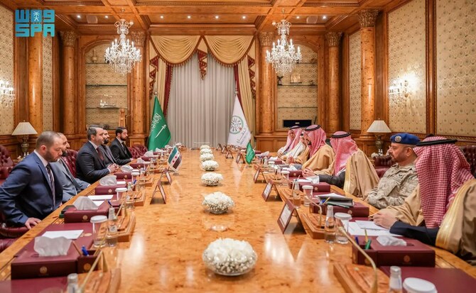 サウジアラビアのハーリド・ビン・サルマン王子国防大臣は木曜日、リヤドでシリアの新政府高官とハイレベル会合を行った。(SPA)