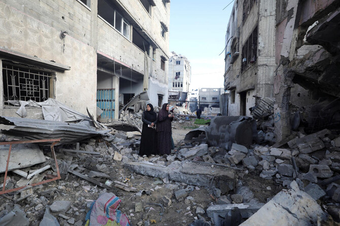 2025年1月4日、イスラエルとハマスの紛争が続く中、ガザ市にて、イスラエルによる民家への空爆現場で反応するパレスチナ人女性たち。(ロイター)