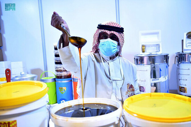 昨年、サウジアラビアの環境・水・農業省は、王国のハチミツ生産量が年間5000トンに達したと発表した。(SPA)