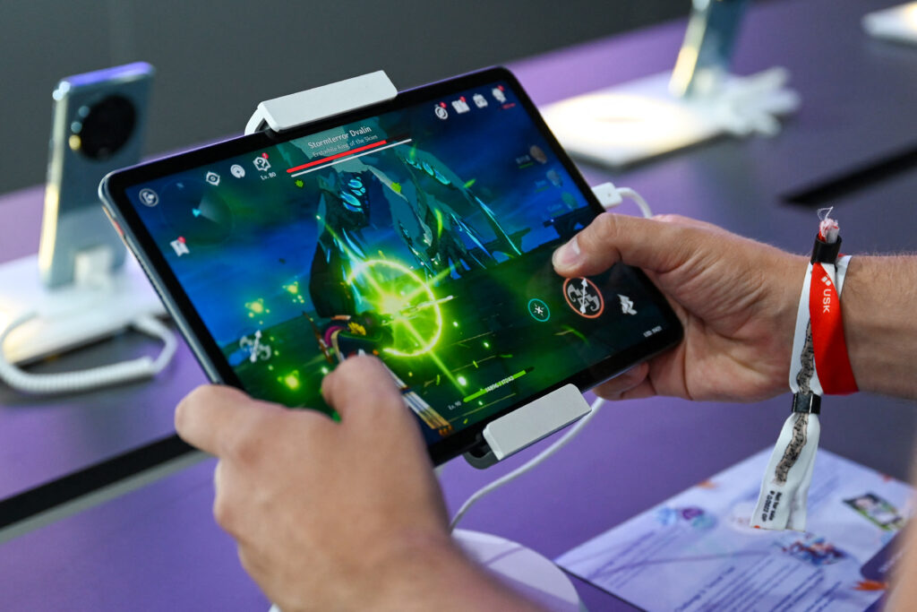 このゲームは中国の開発会社MiHoYoによって作られた。(AFP)。