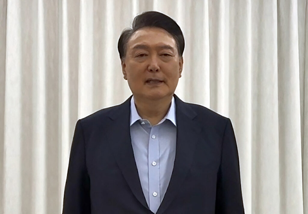 尹氏の弁護団は、ソウル西部地裁が発行した拘束令状は無効だと主張している。(AFP＝時事)