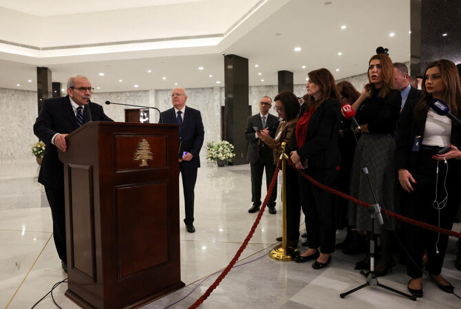 レバノンのナワフ・サラム首相は、レバノンのジョセフ・アウン大統領と会談した日に大統領官邸で演説した。(2025年1月14日、レバノン、バブダにて) (Reuters)