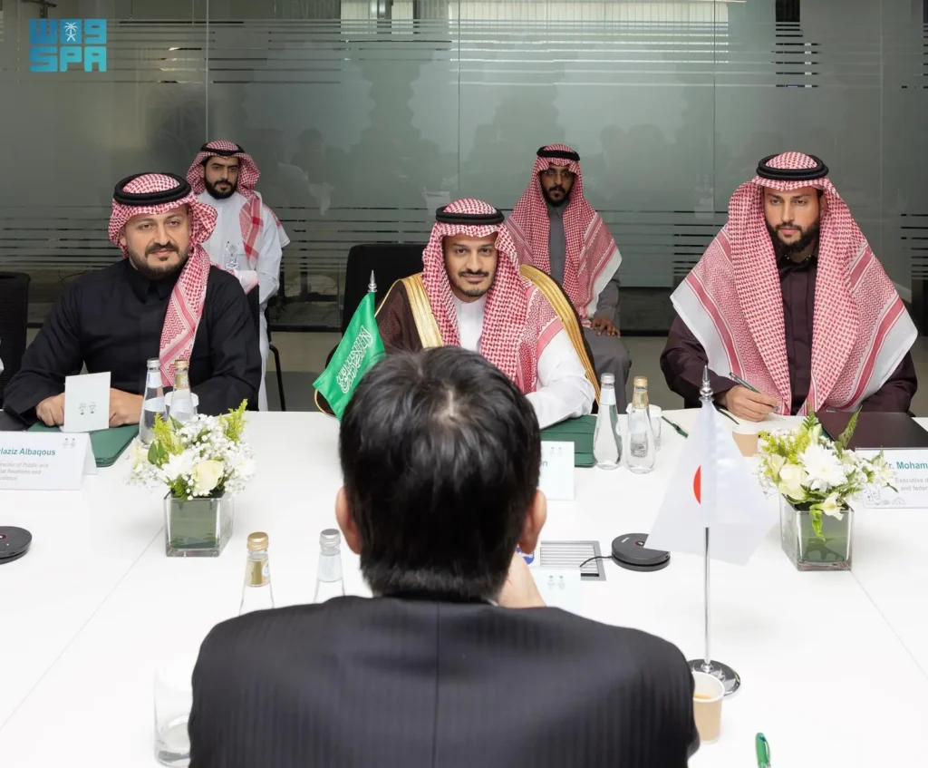 関係者は、サウジアラビアのスポーツ代表団の参加を促進する方法について話した。(SPA)