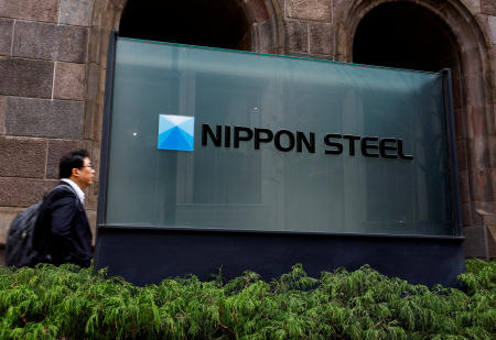 日本製鉄本社（東京）のロゴ　2024年4月1日（ロイター/ファイル）