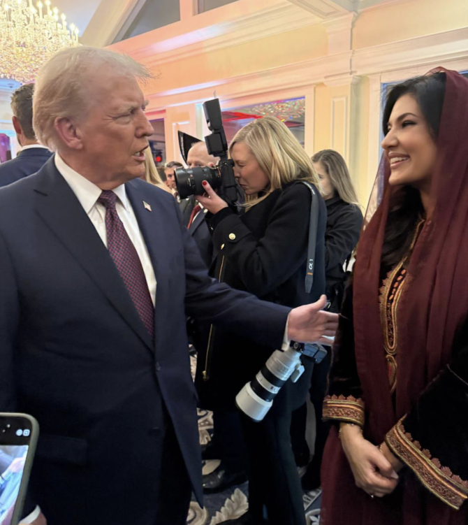 月曜日にトランプ氏の就任式で、サウジアラビアのリーマ・ビント・バンダル駐米大使とドナルド・トランプ米大統領が一緒に写真を撮った。（@rbalsaud）