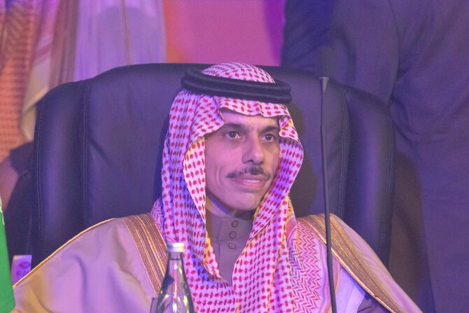 木曜日、ヨハネスブルグで開催されたG20外相会議に出席したサウジアラビアのファイサル・ビン・ファルハーン外相。(SPA)