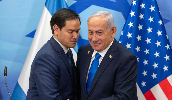 2025年2月16日、エルサレムの首相官邸で共同記者会見するマルコ・ルビオ米国務長官（左）とイスラエルのベンヤミン・ネタニヤフ首相。(AFP)