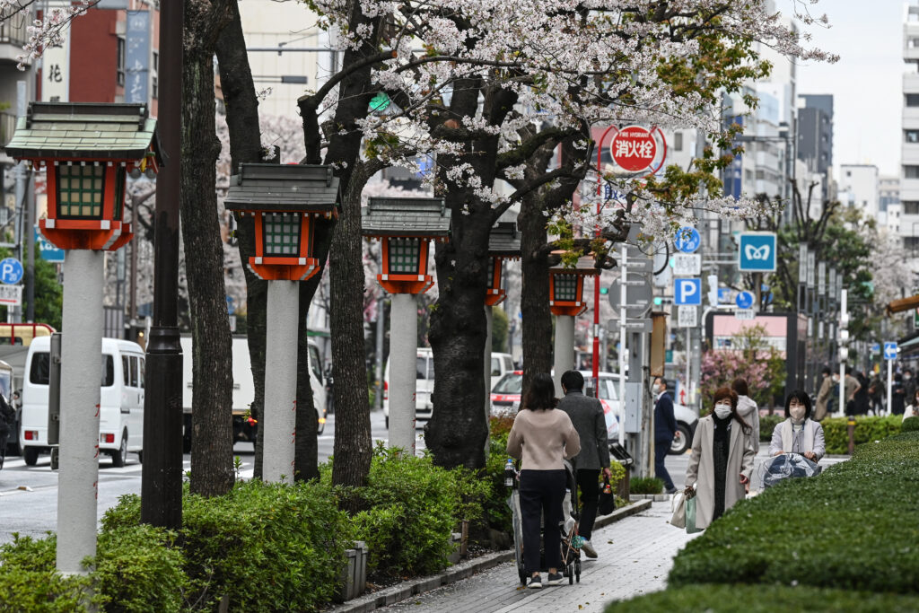 出生数は前年比5％減少し、死亡数は162万人と過去最高を記録した。(AFP通信)