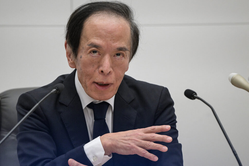 「生鮮食品やその他の一般的に購入される商品の価格が2％以上上昇し、国民生活に悪影響を及ぼしていることを深く認識している」と植田氏は国会で述べた。(AFP)