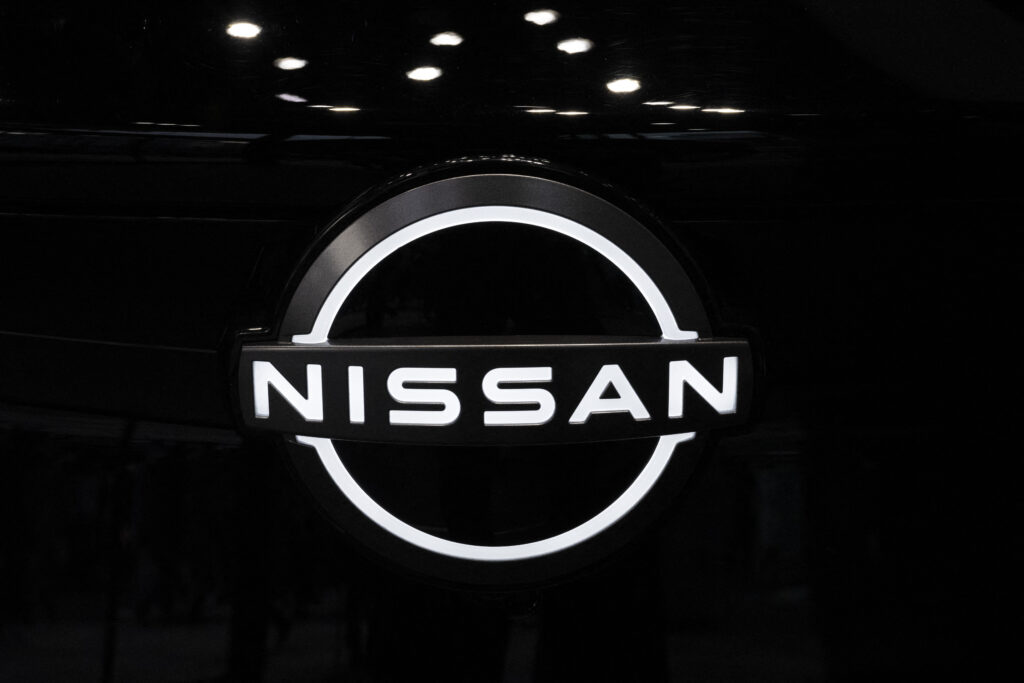 この提案は、競争の激しいEV市場でテスラや中国企業に追いつくためと見られる、日産とライバルのホンダとの合併交渉の失敗に続くものだ。(AFP=時事)