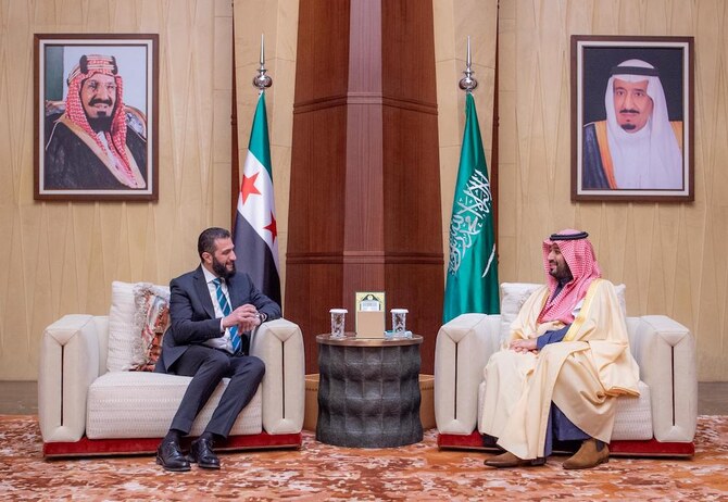シリアのアフメド・アル・シャラア大統領がサウジアラビアのムハンマド皇太子とリヤドで会談。(SPA)