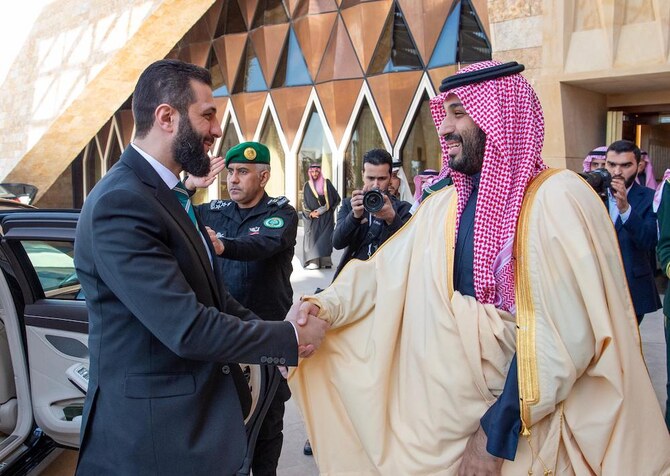 サウジアラビア皇太子がシリアのアフメド・アル・シャラア大統領をリヤドで歓迎。(SPA)